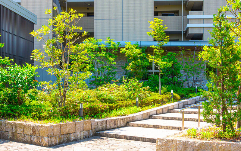 京都の土木工事業者が教えるアプローチ・階段工事の階段の種類