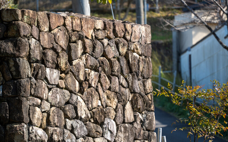 京都の土木工事業者が教える外壁・擁壁工事の石積み擁壁