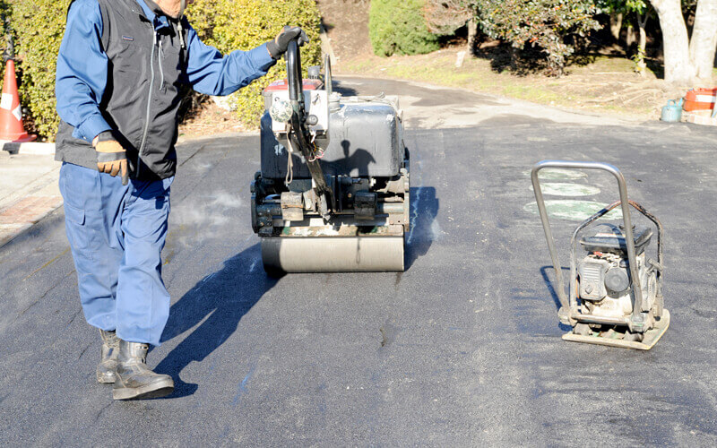 京都の土木工事業者が教える道路工事のアスファルト舗装